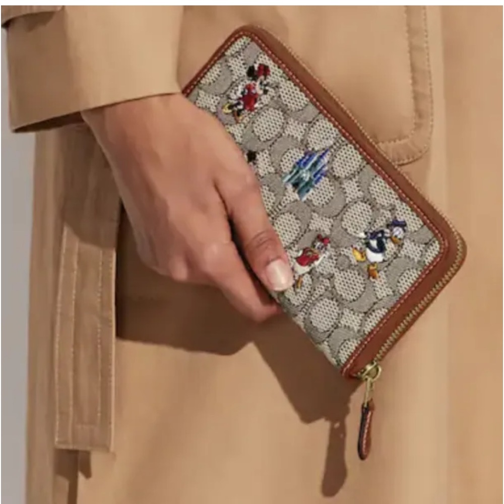 Coach Disney X Coach Accordion Zip Wallet In Signature Textile Jacquard - Picture 3 of 4